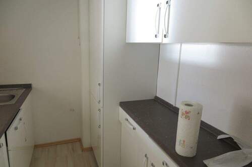 Küchenzeile rechts - Etagenwohnung mit 52,50 m&sup2; in Bad Reichenhall zum Kaufen