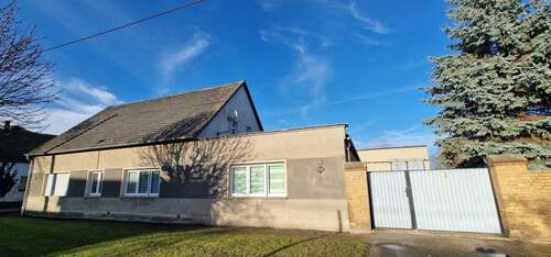 Straßenansicht - Hier finden alle Platz - Großes Einfamilienhaus in Möllendorf bei Sonnewalde