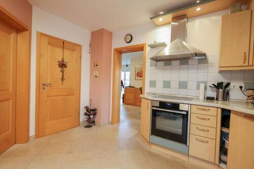 Küche mit Speisekammer.jpeg - 