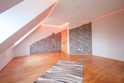 Schlafzimmer Blick aus dem Raum.jpeg - 