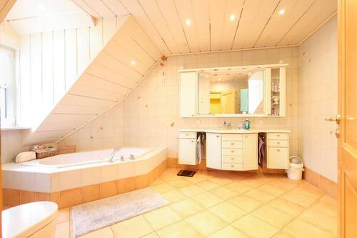 Badezimmer OG.jpeg - 