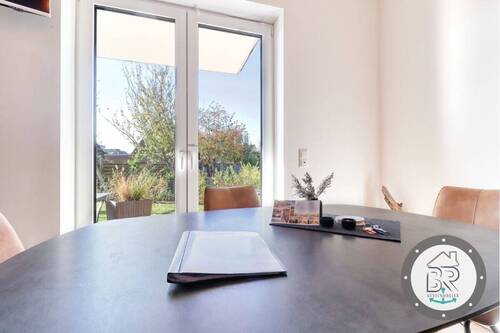 Essplatz mit Gartenblick – Arbeiten oder Genießen in heller Atmosphäre - 