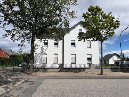 Außenansicht Straße - Borgentreich - helle 2-Zimmer-Whg. ab sofort zu vermieten