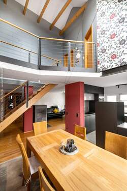 Essbereich mit Blick zur Galerie - 