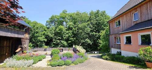 Blick vom Innenhof n. draußen - 