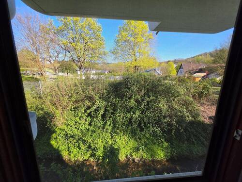 Blick zum Bach u. Schwimmbad - 