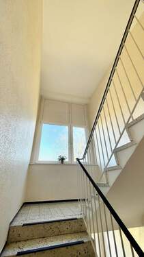 18 Das gepflegte Treppenhaus_2.jpeg - 