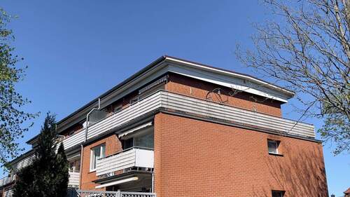 1 Die Hausansicht_2_DG Wohnung im Penthouse-Stil.j - DG-Wohnung im Penthouse-Stil mit ¾ umlaufender Terrasse2 Zimmer, 57,28 qm, Kfz-Stellplatz, Keller, HH in 30 Min.