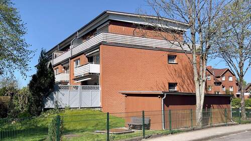 2 Die Hausansicht_1_DG Wohnung im Penthouse-Stil.j - 2 Zimmer Terrassenwohnung zum Kaufen in Winsen (Luhe)