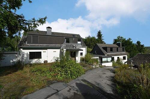Außenansicht - Den Mutigen gehört die Welt :) Zwei sanierungsbedürftige Häuser auf fast 8.000 m² Land in Fischlaken