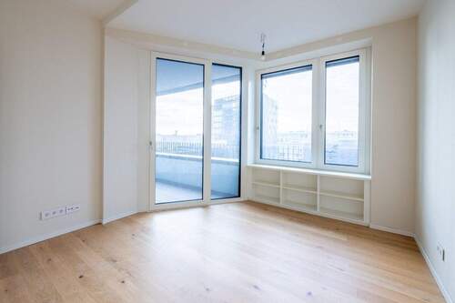 Zimmer 2 - 3 Zimmer Etagenwohnung in Berlin