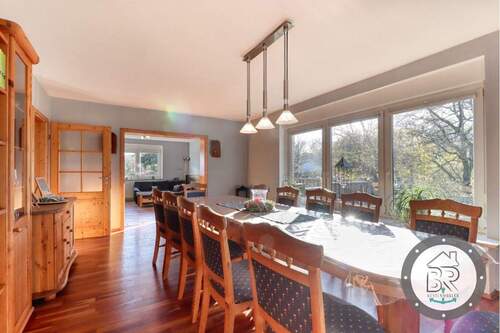 Großzügiges Esszimmer mit Weitblick - 