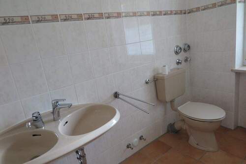 Badezimmer Waschbecken mit WC - 