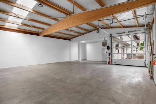 Halle Sektionaltor zum Hof - 
