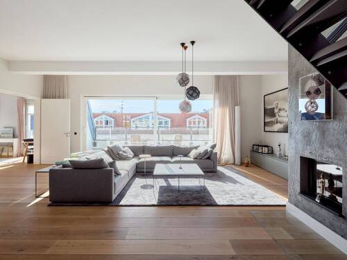 Wohnzimmer mit Terrasse - 5 Zimmer Etagenwohnung zum Kaufen in Berlin