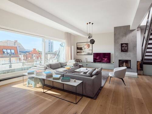 Wohnzimmer mit Kamin - 5 Zimmer Etagenwohnung in Berlin