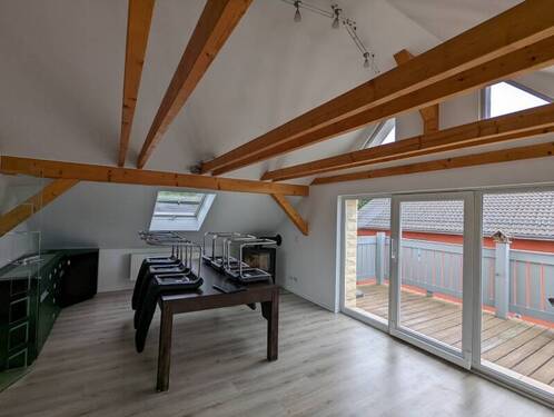 Wohnzimmer - 9 Zimmer Mehrfamilienhaus, Wohnhaus in Freital