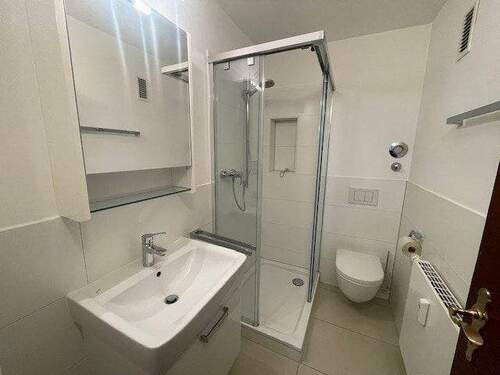 Badezimmer - Etagenwohnung mit 53,00 m&sup2; in Köln zum Kaufen