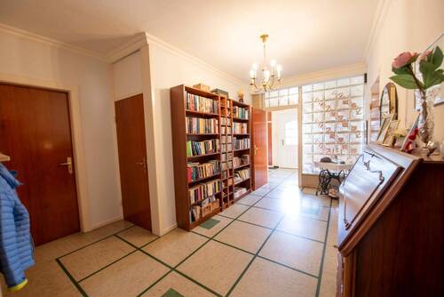 Flur EG - 7 Zimmer Einfamilienhaus zum Kaufen in Stelle