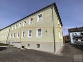 Rückansicht mit Stellplatz - 