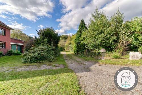 Charmante Hofeinfahrt mit traditionellem Kopfsteinpflaster - 9 Zimmer Mehrfamilienhaus, Wohnhaus in Mittelstenahe