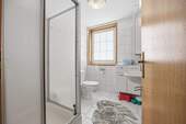 Badezimmer mit Dusche - 