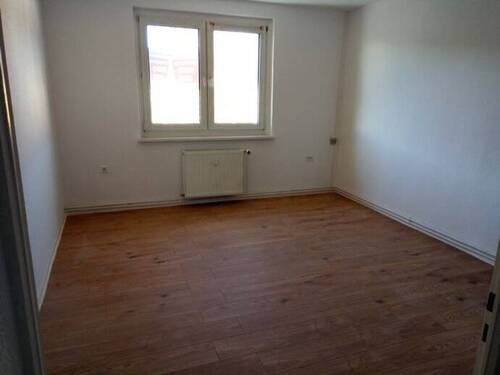 Wohnzimmer - 3 Zimmer Etagenwohnung in Regis-Breitingen