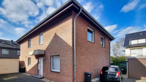 Straßenansicht - Attraktive Eigentumswohnung im Zwei-Familienhaus in guter Lage von Herne-Mitte