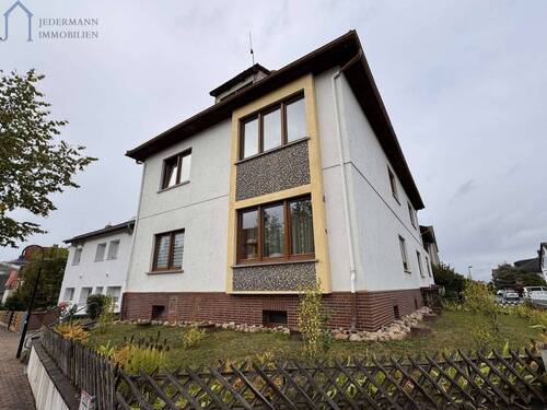 Bild 1 - Immobilie mit hervorragender Substanz und viel Platz, inklusive 4 Garagen!
