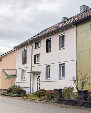 Hausfront mit Lage der Wohnung - 4 Zimmer Etagenwohnung in Marxzell