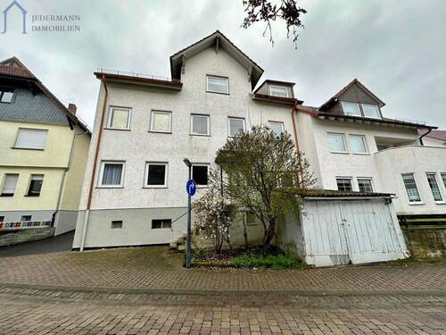 Hausansicht Bestand - 8 Zimmer Mehrfamilienhaus, Wohnhaus zum Kaufen in Fuldatal