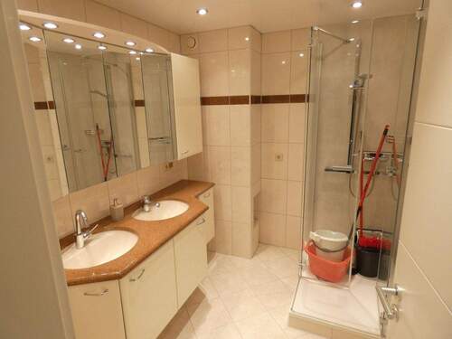 BadFoto1.JPG - Etagenwohnung mit 94,00 m&sup2; in Göppingen zur Miete