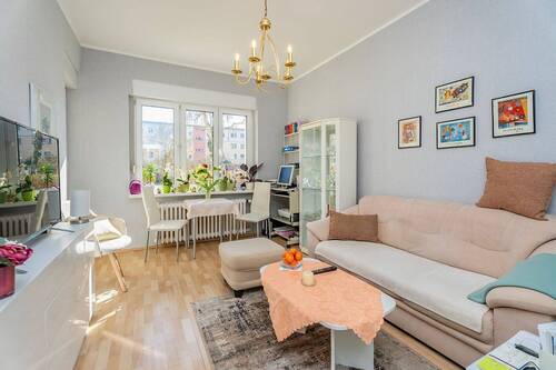 Wohnzimmer - 2 Zimmer Etagenwohnung zum Kaufen in Berlin