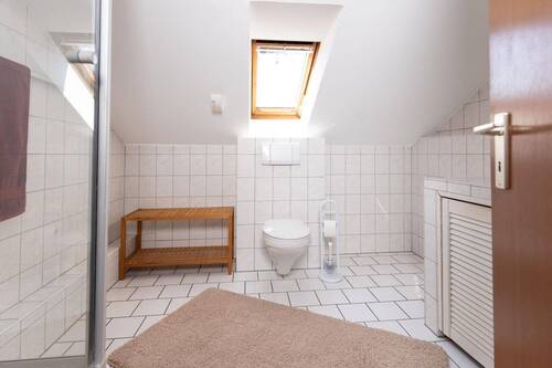 Bad mit Dusche im DG - 