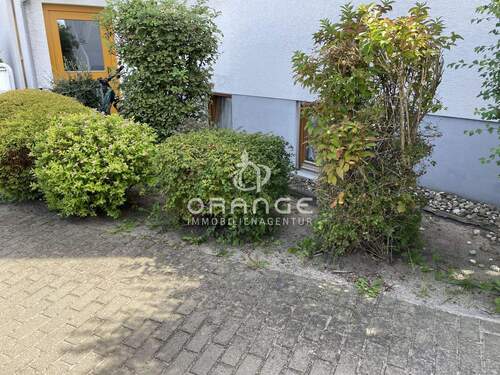 Die Wohnung liegt im Souterrain - 