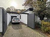 Stellplatz und Garagenansicht - 