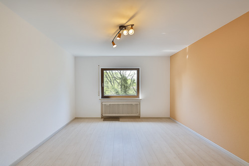 Virtuell bearbeitetes Beispielbild (Möblierung entfernt) - 4 Zimmer Etagenwohnung in Waldenbuch