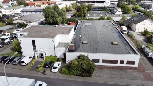 Frontansicht - Grundstück (3.383 m²) mit Produktionshalle (900 m²) und Bürogebäude (590 m²)