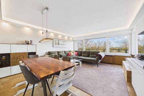 Wohnzimmer - Modernisierte, lichtdurchflutete 3-Zimmer-Wohnung mit Balkon & Tiefgaragenstellplatz in Münster