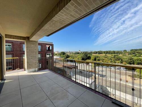 große Loggia mit Blick zur Elbe - 