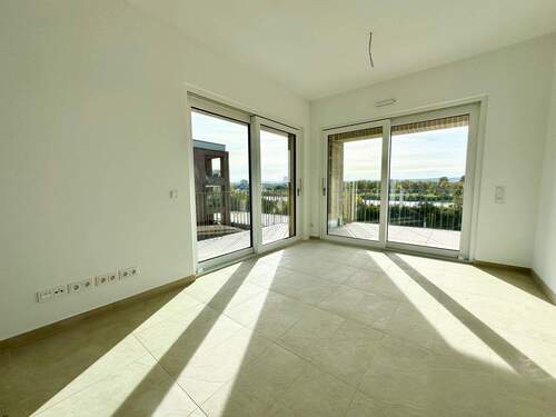 helles Wohnzimmer - 3 Zimmer Etagenwohnung in Dresden