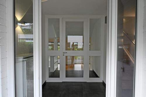 Hauseingang - 9 Zimmer Einfamilienhaus in Mettmann