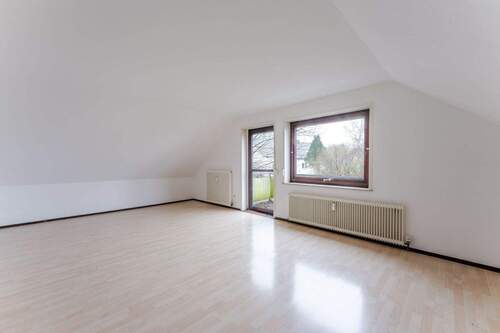 Wohnzimmer Dachgeschoss - Mehrfamilienhaus, Wohnhaus mit 199,30 m&sup2; in Diekholzen zum Kaufen
