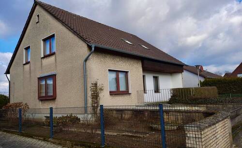 Haus von links - 7 Zimmer Einfamilienhaus zum Kaufen in Wolfsburg