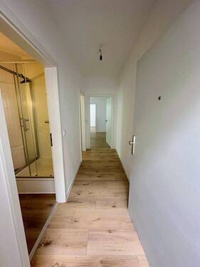 Flur – Richtung Wohnbereich - 2 Zimmer Etagenwohnung in Magdeburg