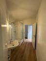 Badezimmer – Blick zum Eingang - 