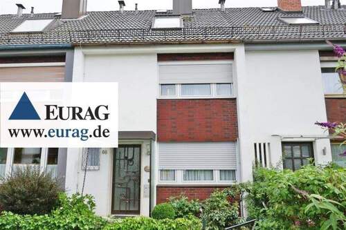 Frontansicht - N-Erlenstegen: Reihenmittelhaus mit 6 Zimmern, Balkon, Terrasse, Garten