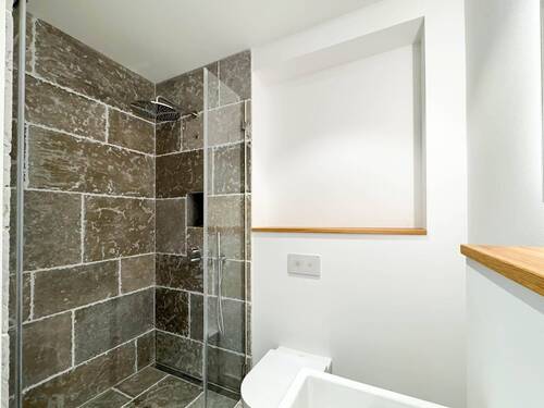 Dusche mit Naturstein.jpg - 