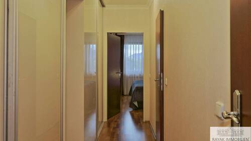 Diele mit Einbauschrank - 