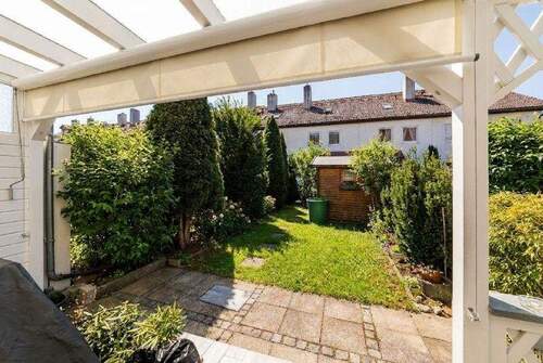 Gepflegter Garten mit Gartenhaus - Reihenmittelhaus mit 130,00 m&sup2; in Unterschleißheim zum Kaufen